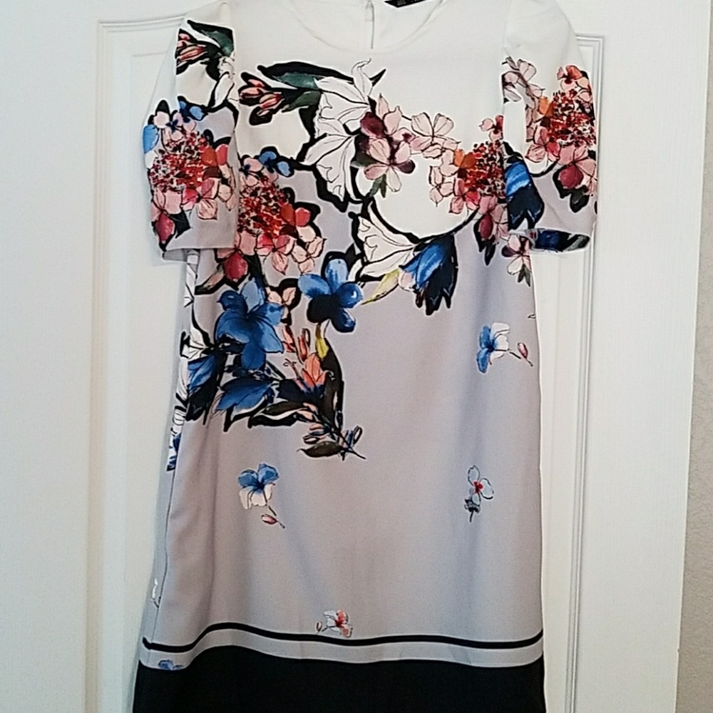 Zara dress S. White and grey with striking floral